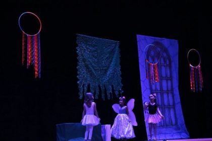 Espatódea Trupe celebra dez anos levando encanto e aprendizado ao palco do Teatro Amazonas