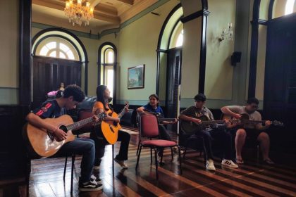 Recital de violão da RSCA Guitar Class reúne jovens músicos no Palácio Rio Negro nesta quarta-feira