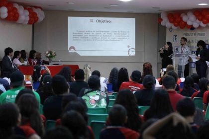 Alunos do 6º ano apresentam mais de 50 kamishibais autorais na culminância do projeto multiletramento