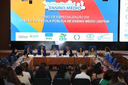 Secretaria de Educação realiza cerimônia de abertura do Curso de Pós-graduação em Gestão da Escola Pública de Ensino Médio