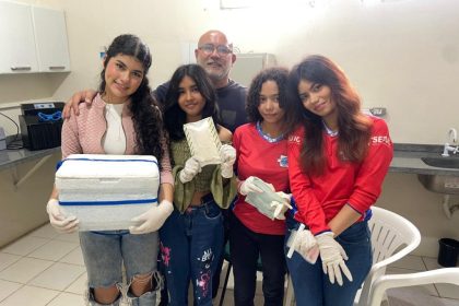 Projeto Arapaima Ativo da Escola Estadual José Mota disputa final nacional do Solve For Tomorrow com biofiltro de pirarucu transformando resíduos em água potável