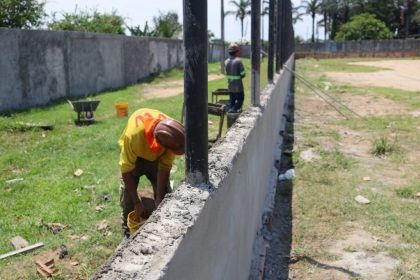 Prefeitura avança com obras de revitalização do campo 11 de Maio