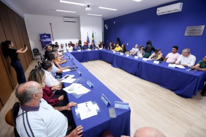 Prefeitura de Manaus participa de evento com entidade de cooperativas