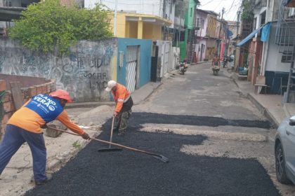 Obra de recuperação asfáltica realizada pela Prefeitura de Manaus revitaliza via no bairro Compensa 3