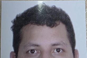 PC-AM divulga imagem de homem procurado por roubo em unidade de saúde na zona leste