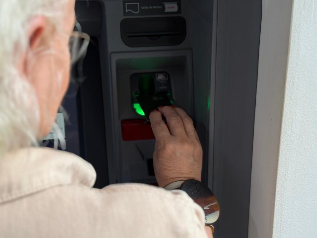 Polícia Civil alerta idosos sobre golpes e reforça atenção nas agências bancárias