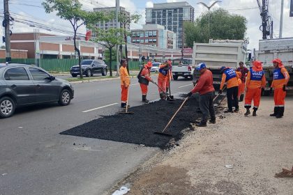 Prefeitura de Manaus intensifica serviços de manutenção asfáltica na avenida Coronel Teixeira