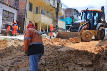 Manaus avança na manutenção da drenagem profunda na rua Antônio Matias e reconstrói galerias para melhorar escoamento