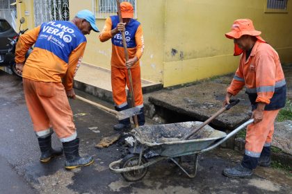 Rua do Lírio do Vale recebe serviços de limpeza e desobstrução de caixa coletora da Prefeitura de Manaus