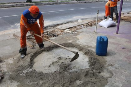 Prefeitura de Manaus segue avançando em obras de recuperação na avenida Costa e Silva para melhorar drenagem e calçadas