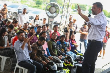 Governador Wilson Lima apresenta novos serviços do Detran-AM e realiza entrega a motofretistas