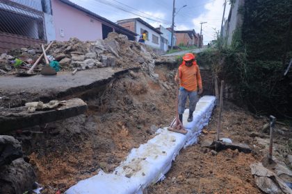 Prefeitura de Manaus executa contenção em rip-rap na rua João Burnier para estabilizar talude e proteger moradores
