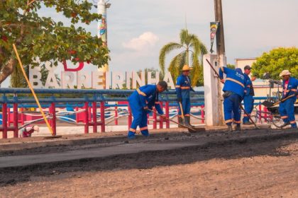 Governo do Amazonas amplia obras do Asfalta Amazonas em 17 municípios do interior