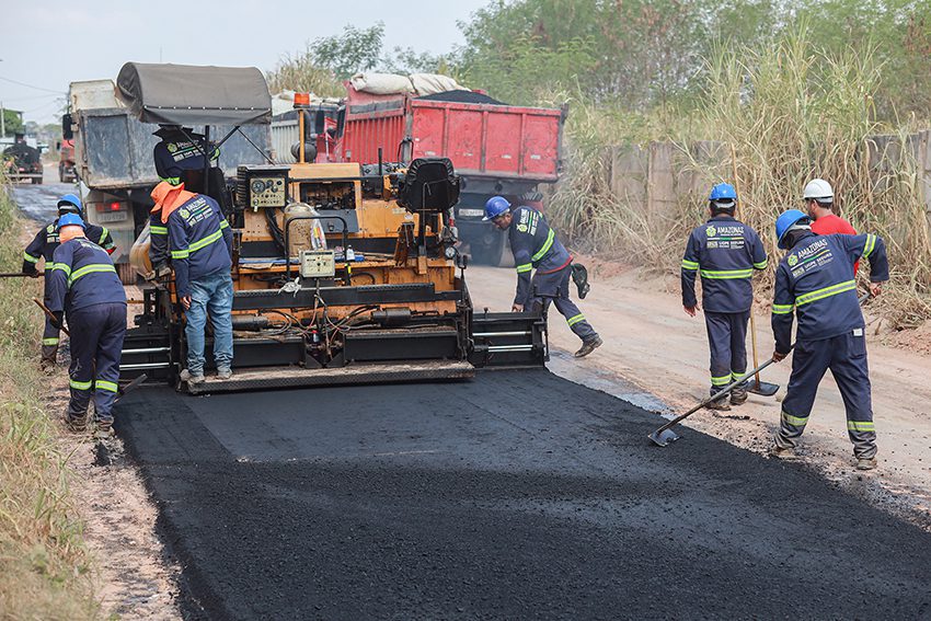 Urucurituba e Barreirinha recebem obras de recuperação viária pelo Programa Asfalta Amazonas