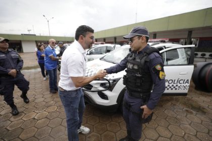 Em Itacoatiara, governador Wilson Lima entrega 13 novas viaturas para as Forças de Segurança