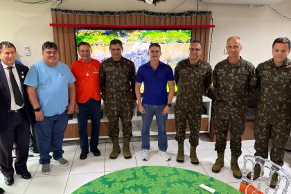 Prefeito David Almeida recebe generais do Exército, apresenta soluções ambientais e fortalece cooperação com o Comando Militar da Amazônia