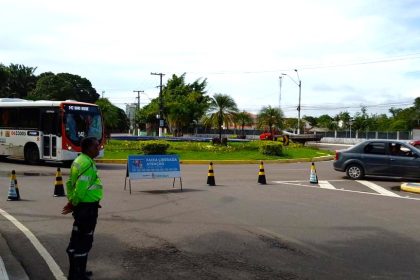 Prefeitura de Manaus reforça frota de ônibus para atender Ponta Negra com cinco veículos extras