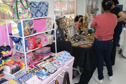 Manausprev realiza Feirinha do Aposentado Empreendedor com artesanato e comidinhas para geração de renda