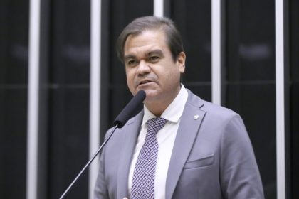 Comissão aprova projeto que prevê multa para veículo estacionado em acesso para pessoa com deficiência