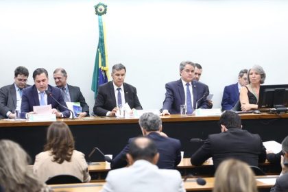 Comissões aprovam emendas ao Orçamento de 2026