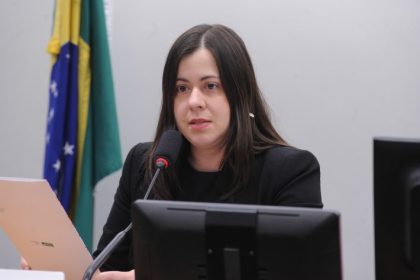 Comissão aprova agravante para violência institucional contra mulher vítima de violência doméstica