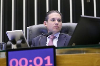 Motta diz que aumento da licença-paternidade é uma conquista de pais, mães e crianças