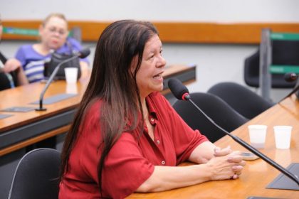 Comissão aprova prioridade a pessoas idosas ou com câncer em serviços odontológicos do SUS