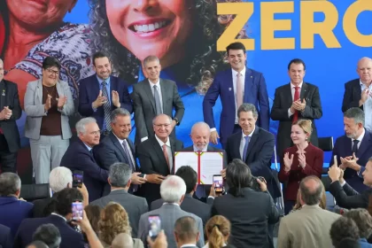 Ampliação da isenção de Imposto de Renda vira lei, e autoridades destacam justiça tributária