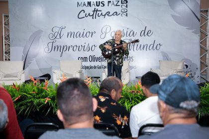 Manaus é palco do evento ‘A Maior Poesia de Improviso do Mundo’ realizado pela prefeitura e recebe o cordelista Oliveira de Panela