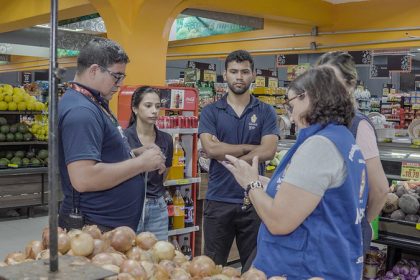 Visa Manaus fiscaliza supermercados em nova edição da operação ‘Natal com Saúde’