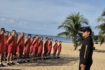 Ponta Negra: Corpo de Bombeiros do Amazonas simula resgate de vítima de afogamento no Rio Negro