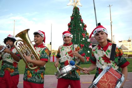Parque Rio Negro abre programação natalina com noite de música, brincadeiras e chegada do Papai Noel