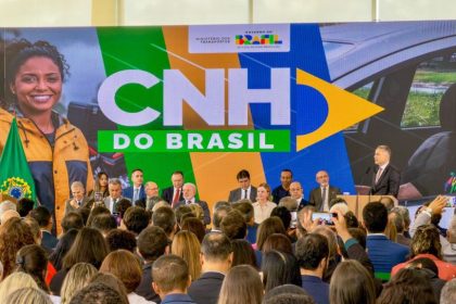 Direção do Detran Amazonas participa do lançamento da CNH do Brasil; confira novas regras