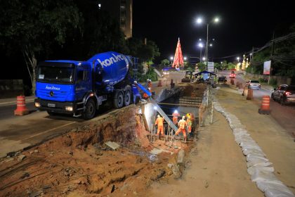 Prefeitura de Manaus avança em obra de concretagem de ponte para o alargamento da avenida do Turismo