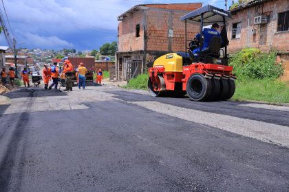 Prefeitura de Manaus avança na mobilidade urbana e revitaliza via no bairro Gilberto Mestrinho