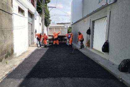 Prefeitura de Manaus realiza recapeamento em alameda do bairro Parque 10 de Novembro 