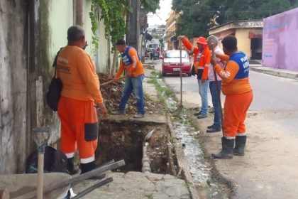 Prefeitura avança com recuperação completa da drenagem na rua Heitor Galeão no Zumbi dos Palmares