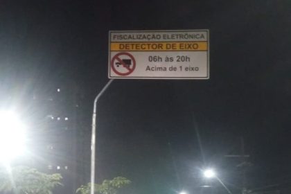 Sinalização viária da prefeitura avança nas zonas Oeste e Centro-Sul de Manaus