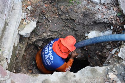 Prefeitura de Manaus executa obra emergencial de recuperação de rede de drenagem profunda no Centro