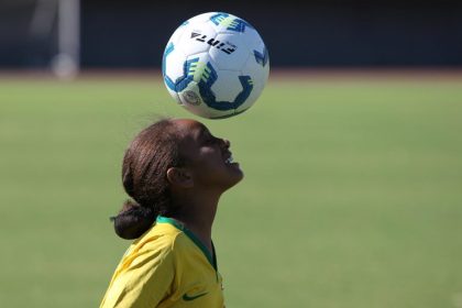 Motta cria comissão especial para analisar proposta sobre diretrizes do futebol feminino