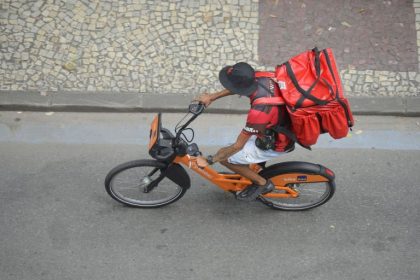 Comissão especial cancela a reunião para votar o relatório sobre regulamentação do trabalho por aplicativo