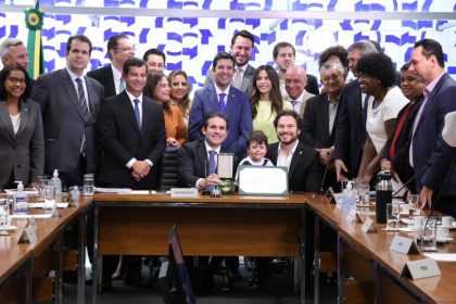 Câmara entrega Medalha Mérito Legislativo 2025 a autoridades por serviços relevantes ao país