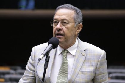 Comissão aprova projeto que permite a criação de redes de rádio e televisão