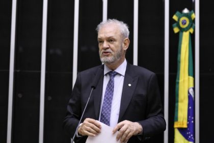 Comissão aprova desconto para acompanhante de pessoa idosa em eventos culturais