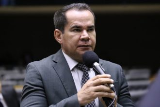 Comissão aprova reajuste de salários de carreiras administrativas da Defensoria Pública da União