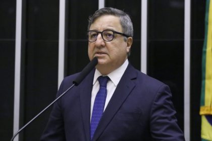 Comissão discute piso salarial nacional para profissionais administrativos da educação básica