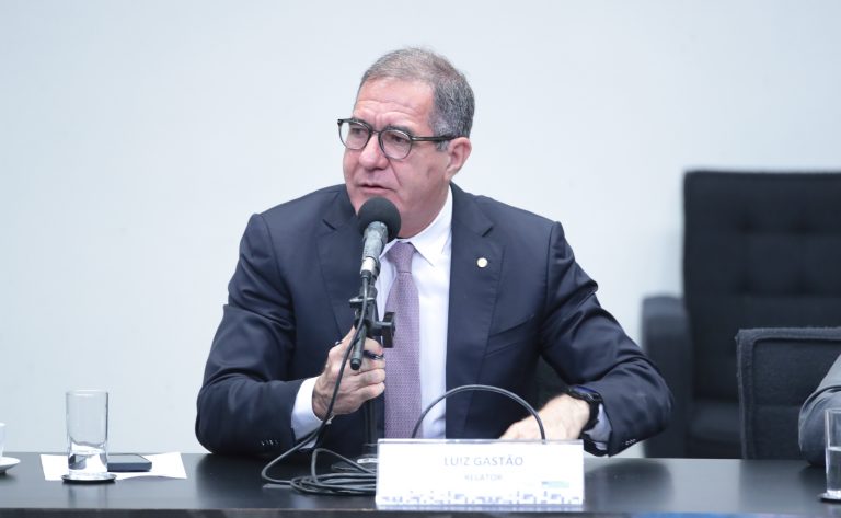 Comissão aprova projeto que exige análise de impacto de novas leis no setor privado