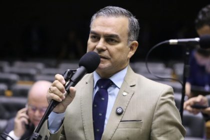 Comissão aprova suspensão de norma do Ministério da Saúde sobre vacina contra Covid-19 para crianças