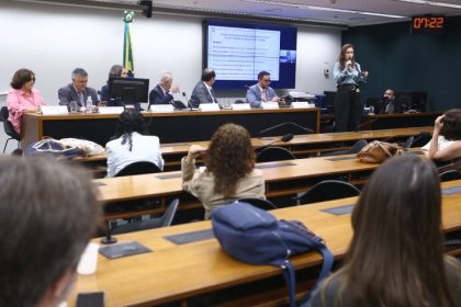 Especialistas defendem informação e ampliação da anestesia como medidas para reduzir cesarianas