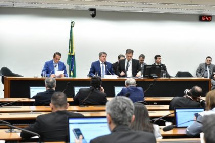 Comissão Mista de Orçamento aprova R$ 12,5 bilhões em créditos ao Orçamento de 2025